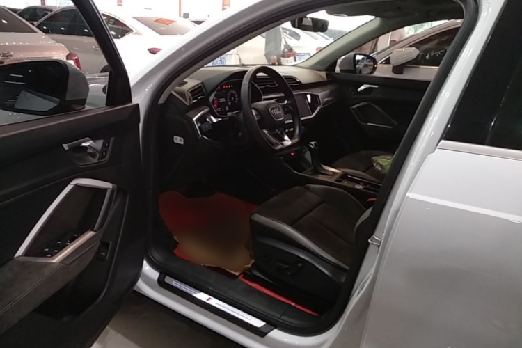 Audi Q3 2022 car image #19