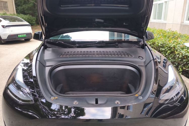Tesla Model Y 2023 car image #22