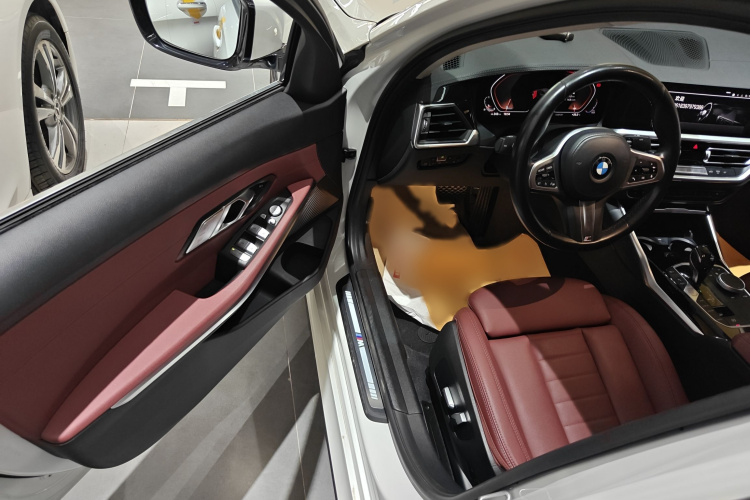 BMW 3 Series 2021 изображение автомобиля #12