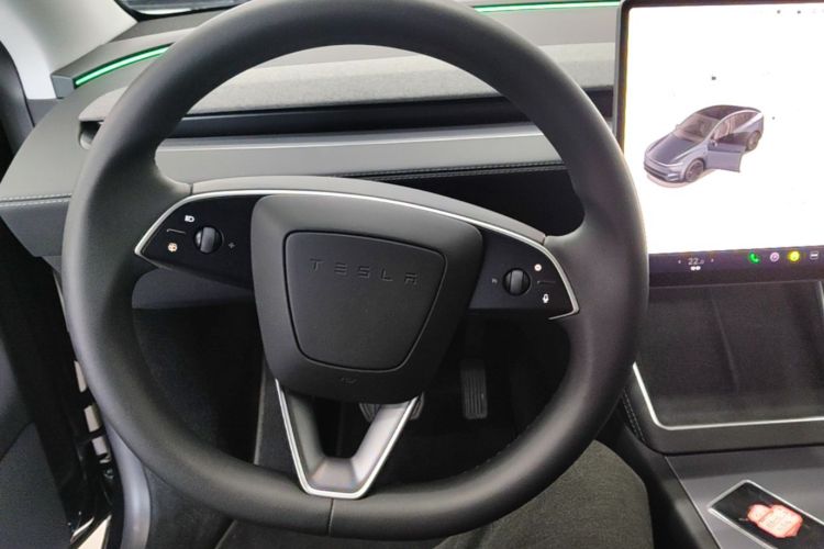Tesla Model Y 2025 #11 Tesla Model Y 2025 car image #11