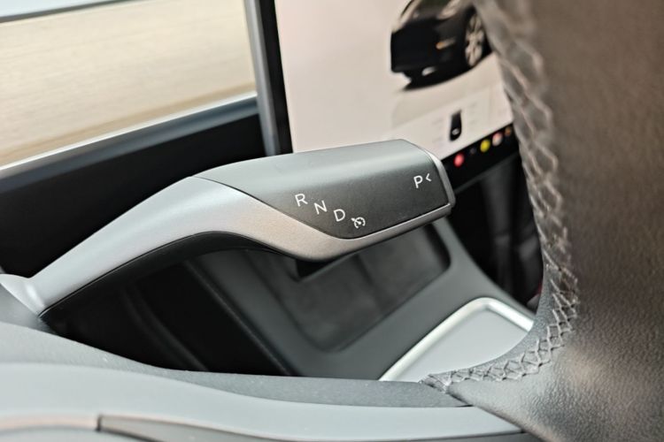 Tesla Model Y 2022 #16 Tesla Model Y 2022 car image #16