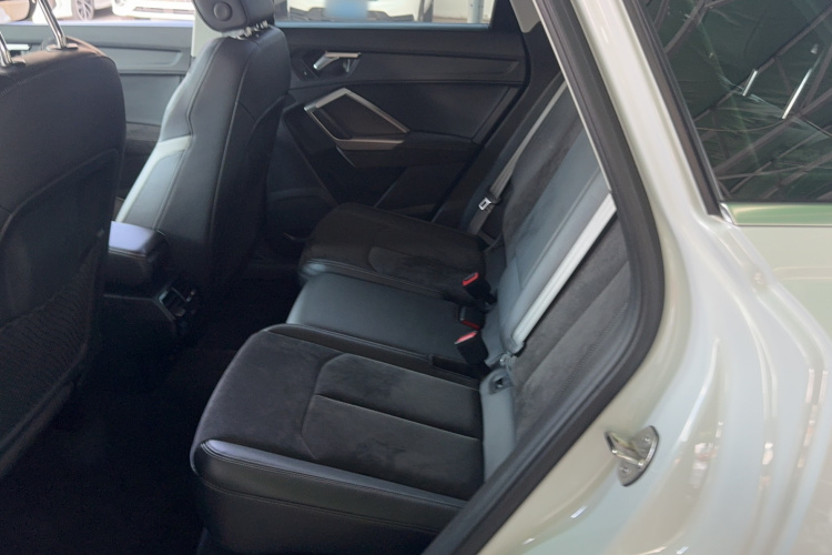 Audi Q3 2022 car image #10