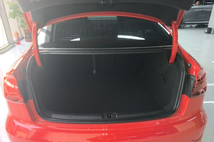 Audi A3 2018 car image #19