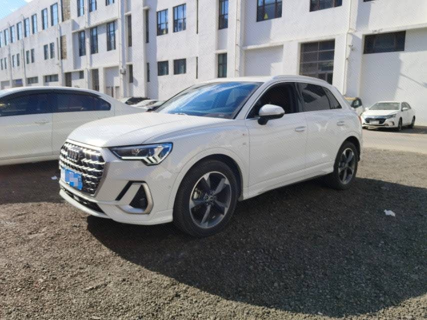 Audi Q3 2024 immagine di auto 