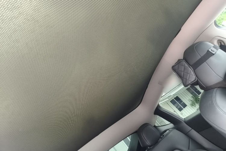 Tesla Model Y 2022 immagine di auto #18