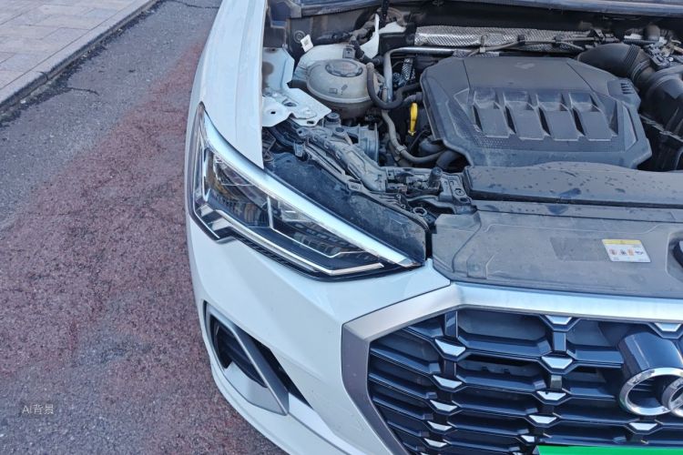 Audi Q3 2022 car image #8