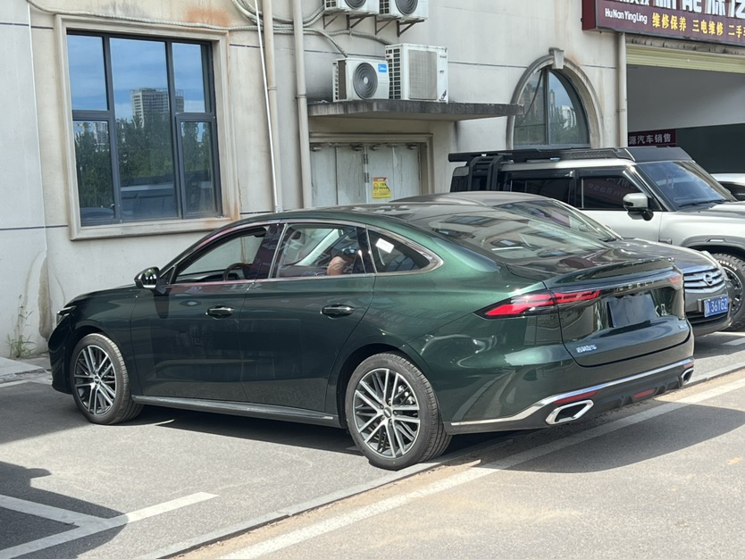 GEELY Emgrand 2025 car image #7