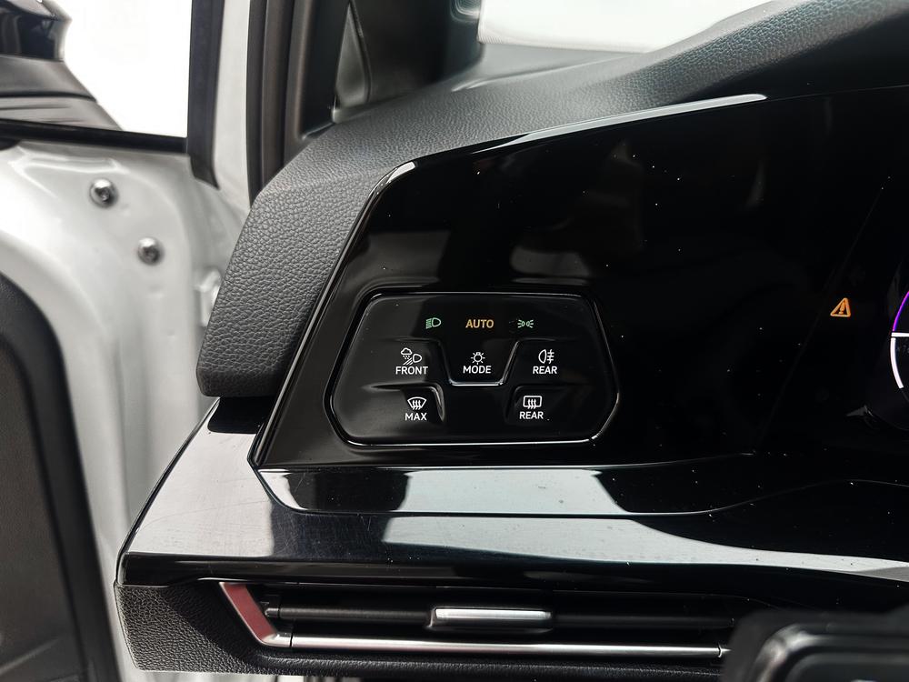 Volkswagen Golf 2021 car image #15
