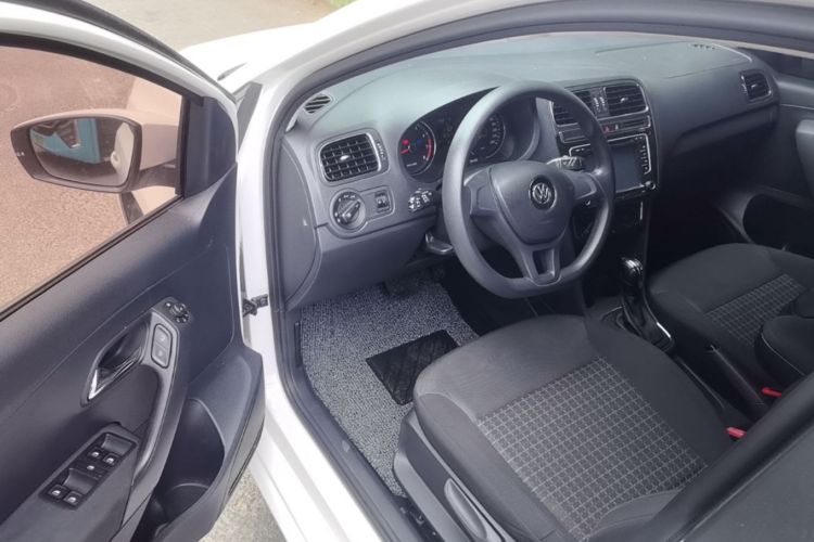 Volkswagen Polo 2016 car image #16