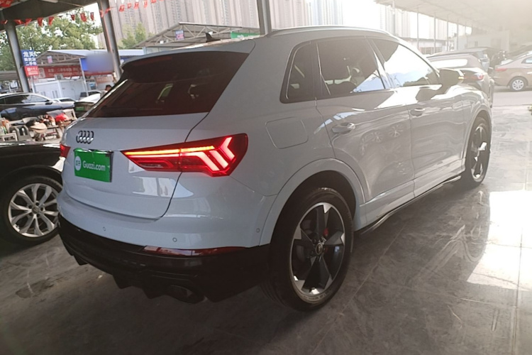 Audi Q3 2023 car image #7
