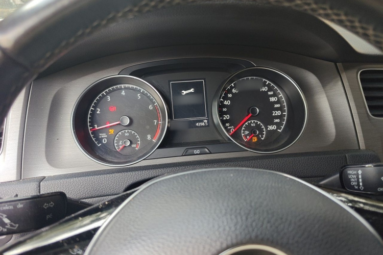 Volkswagen Golf 2017 car image #16