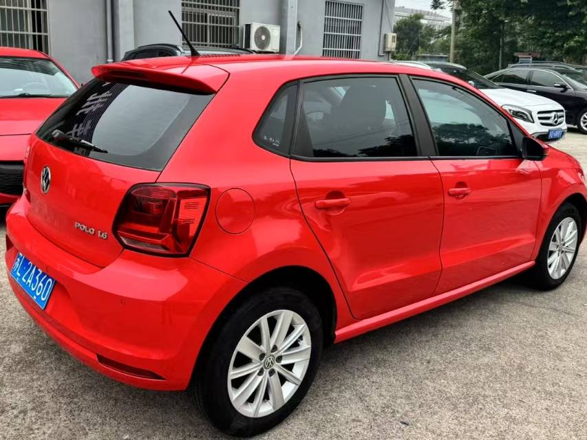 Volkswagen Polo 2015 car image #6