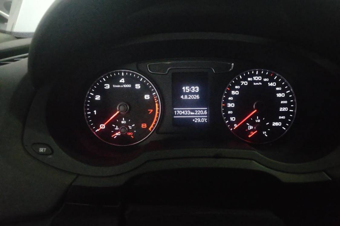 Audi Q3 2018 car image #27