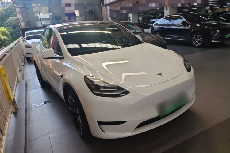 Tesla Model Y 2023 #4 Tesla Model Y 2023 immagine di auto #4