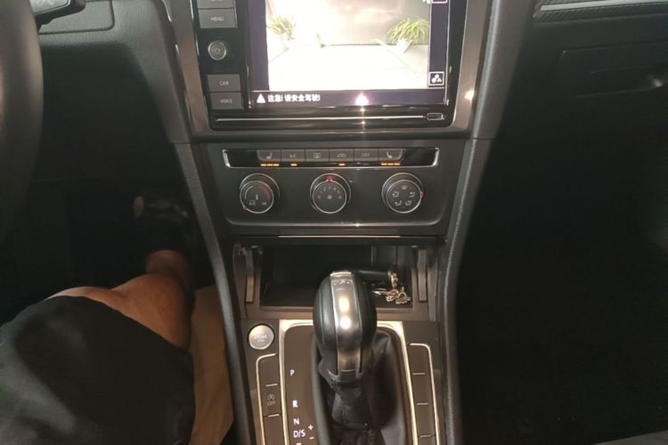 Volkswagen Golf 2019 car image #18