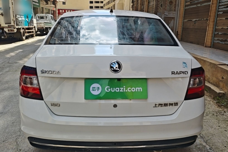 Skoda Rapid 2018 car image #6