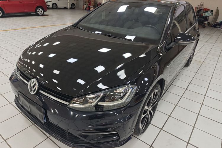 Volkswagen Golf 2020 car image #2