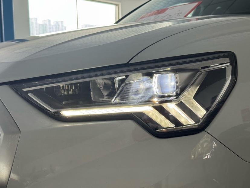 Audi Q3 2022 car image #20