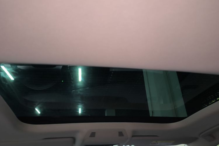 Volkswagen Golf 2023 car image #20
