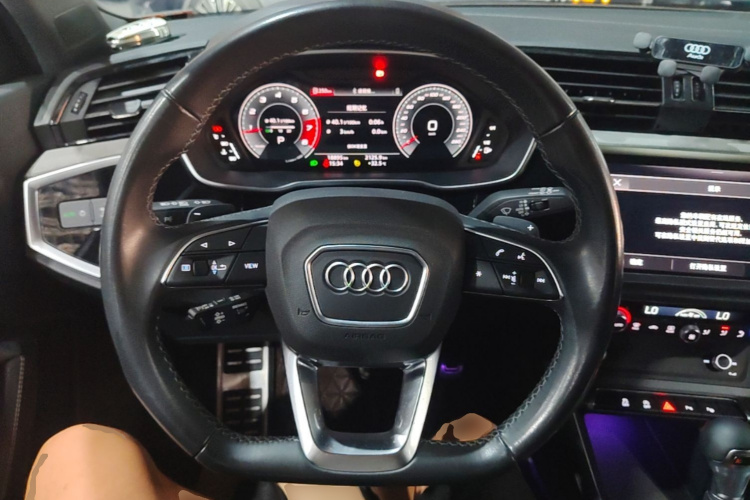 Audi Q3 2024 car image #11