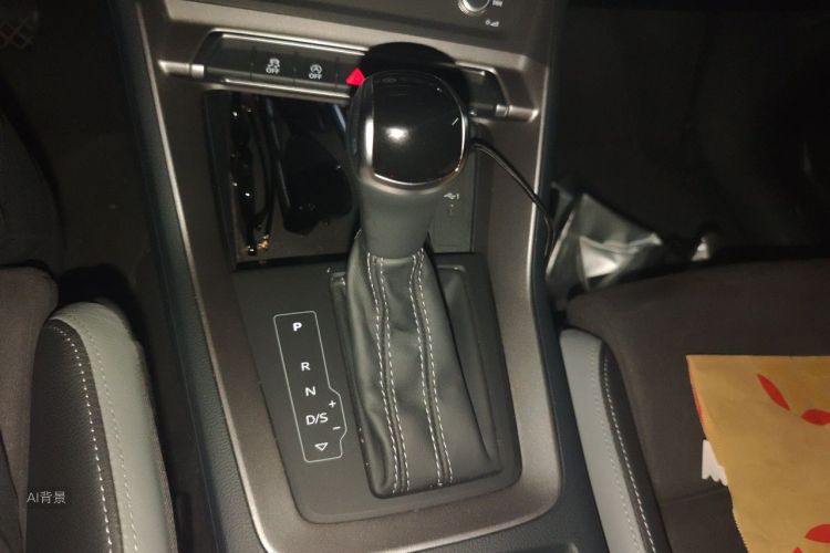 Audi Q3 2023 car image #16