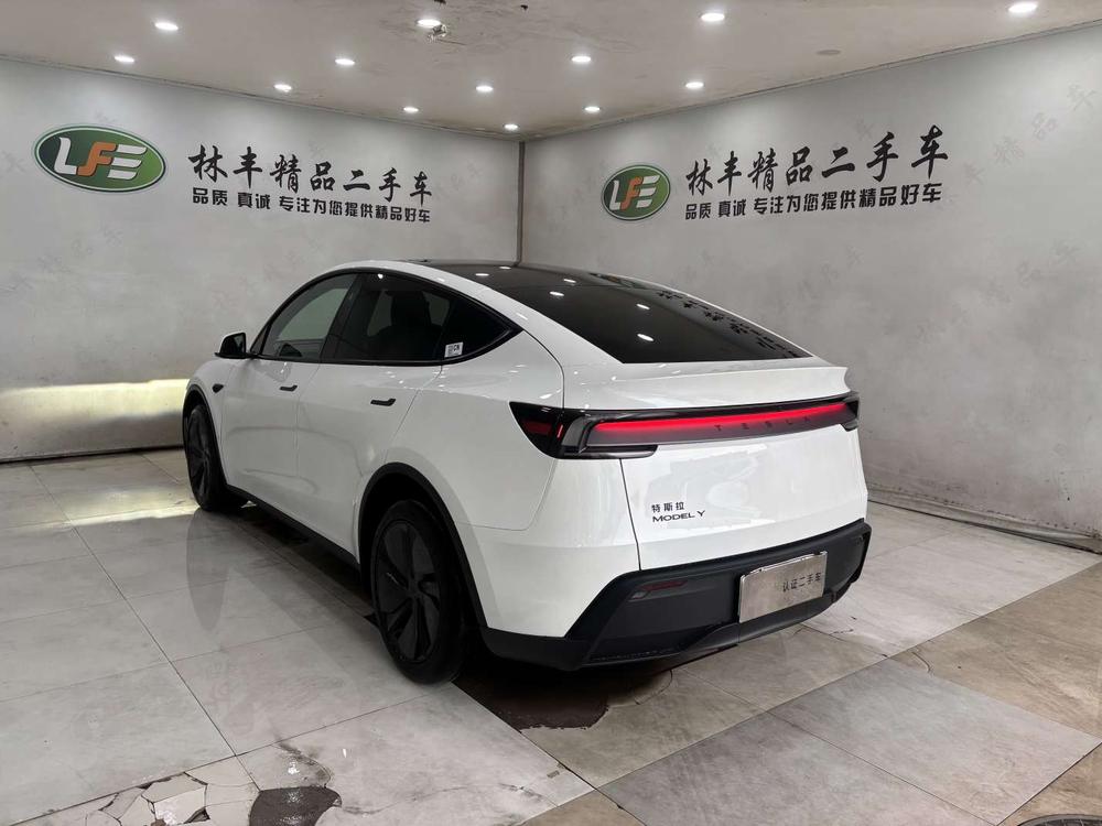 Tesla Model Y 2026 #5 Tesla Model Y 2026 immagine di auto #5