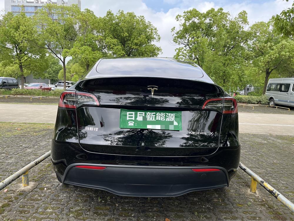 Tesla Model Y 2023 car image #4