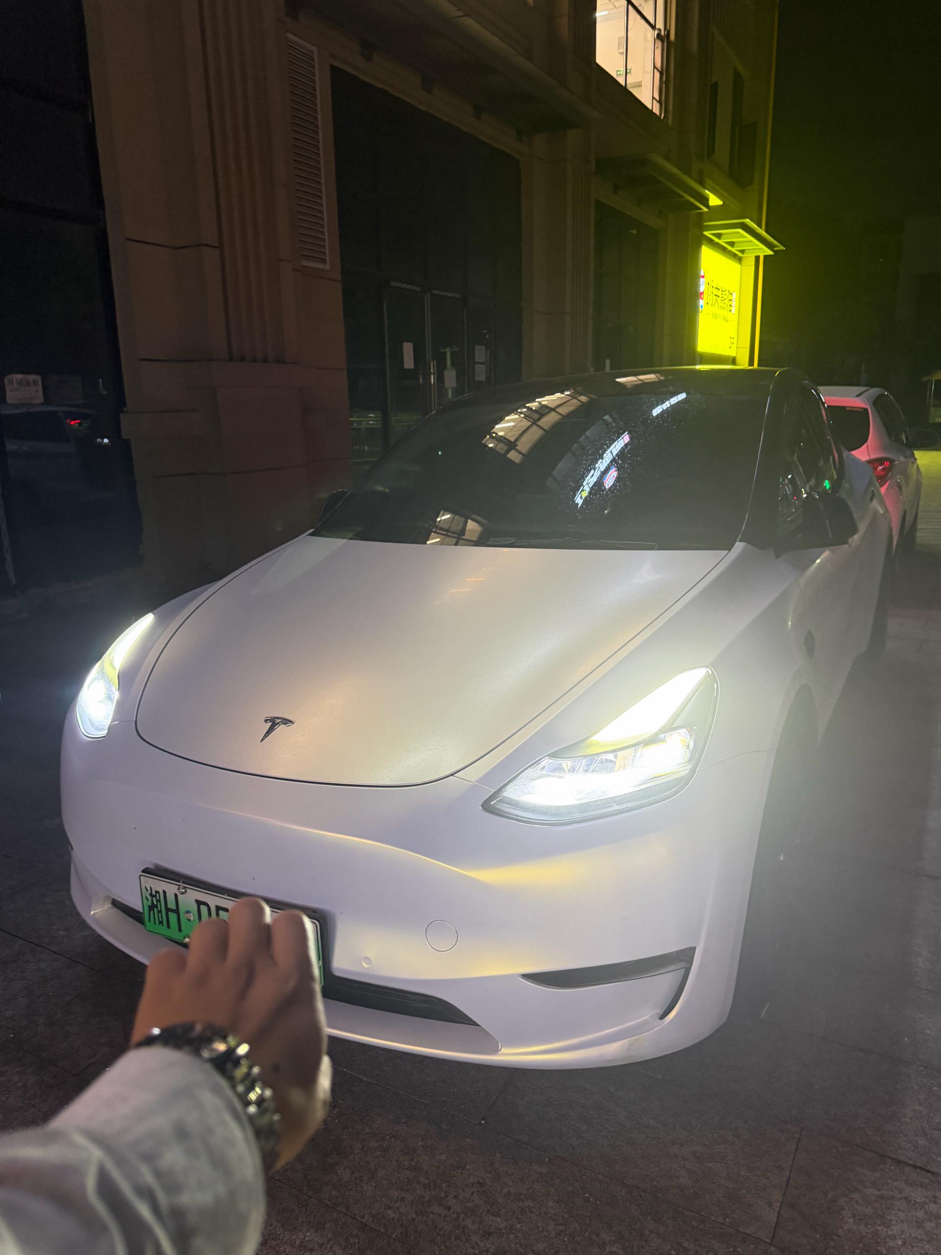 Tesla Model Y 2021 Tesla Model Y 2021 car image