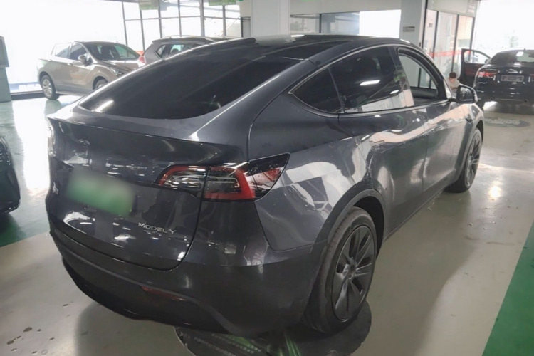 Tesla Model Y 2024 #7 Tesla Model Y 2024 immagine di auto #7