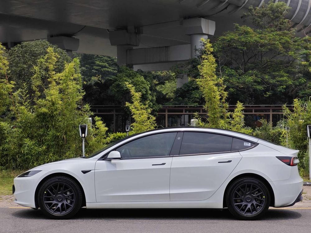 Tesla Model 3 2025 car image #4