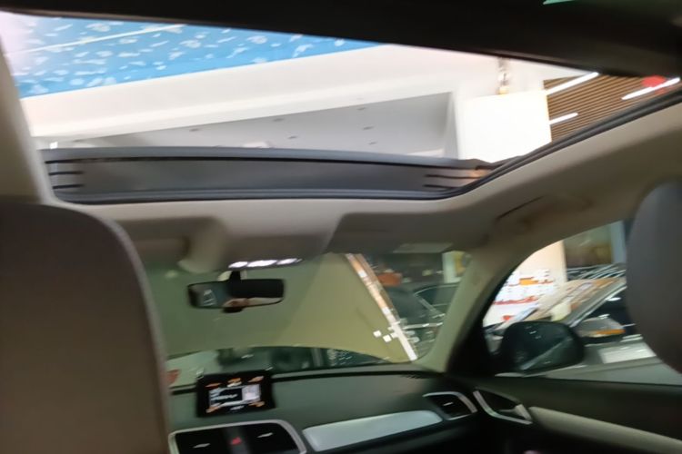 Audi Q3 2019 car image #18