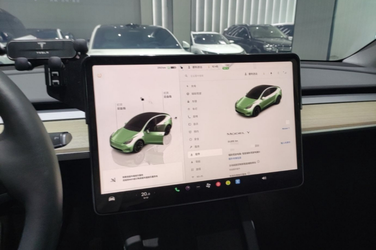 Tesla Model Y 2023 car image #28