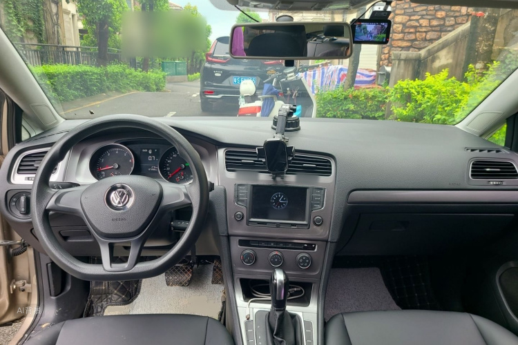 Volkswagen Golf 2017 car image #6