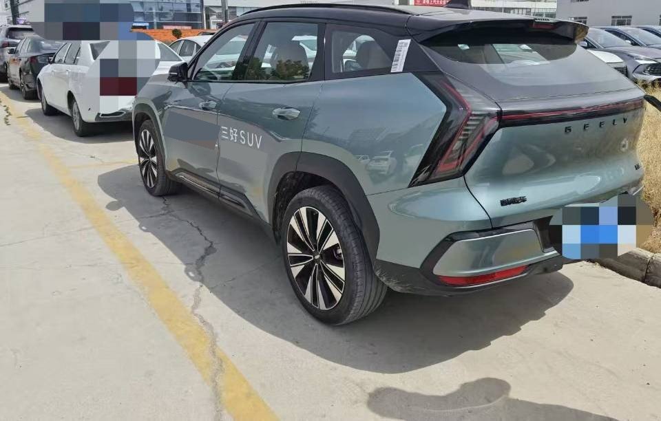 GEELY Boyue L 2025 car image #2