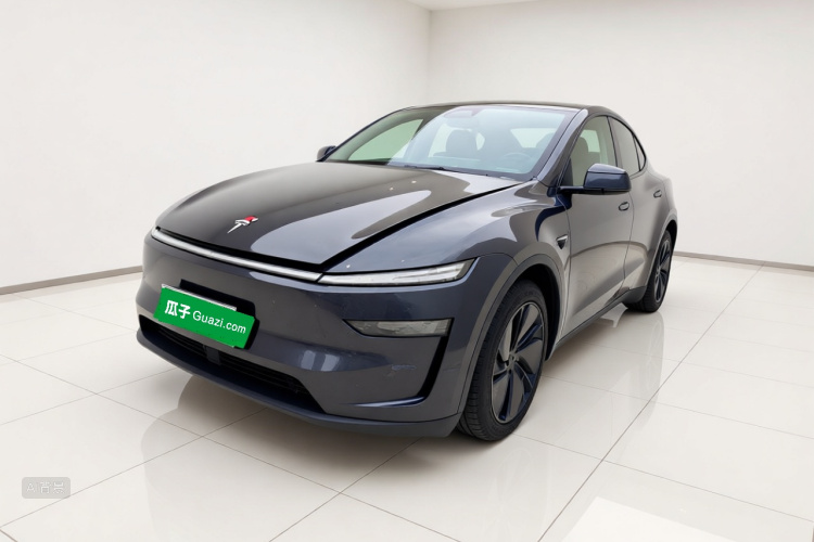 Tesla Model Y 2025 #2 Tesla Model Y 2025 car image #2