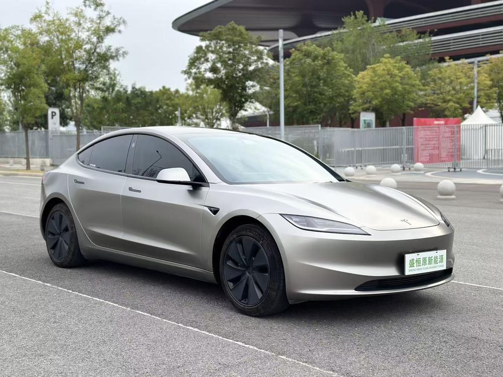 Tesla Model 3 2023 car image #3