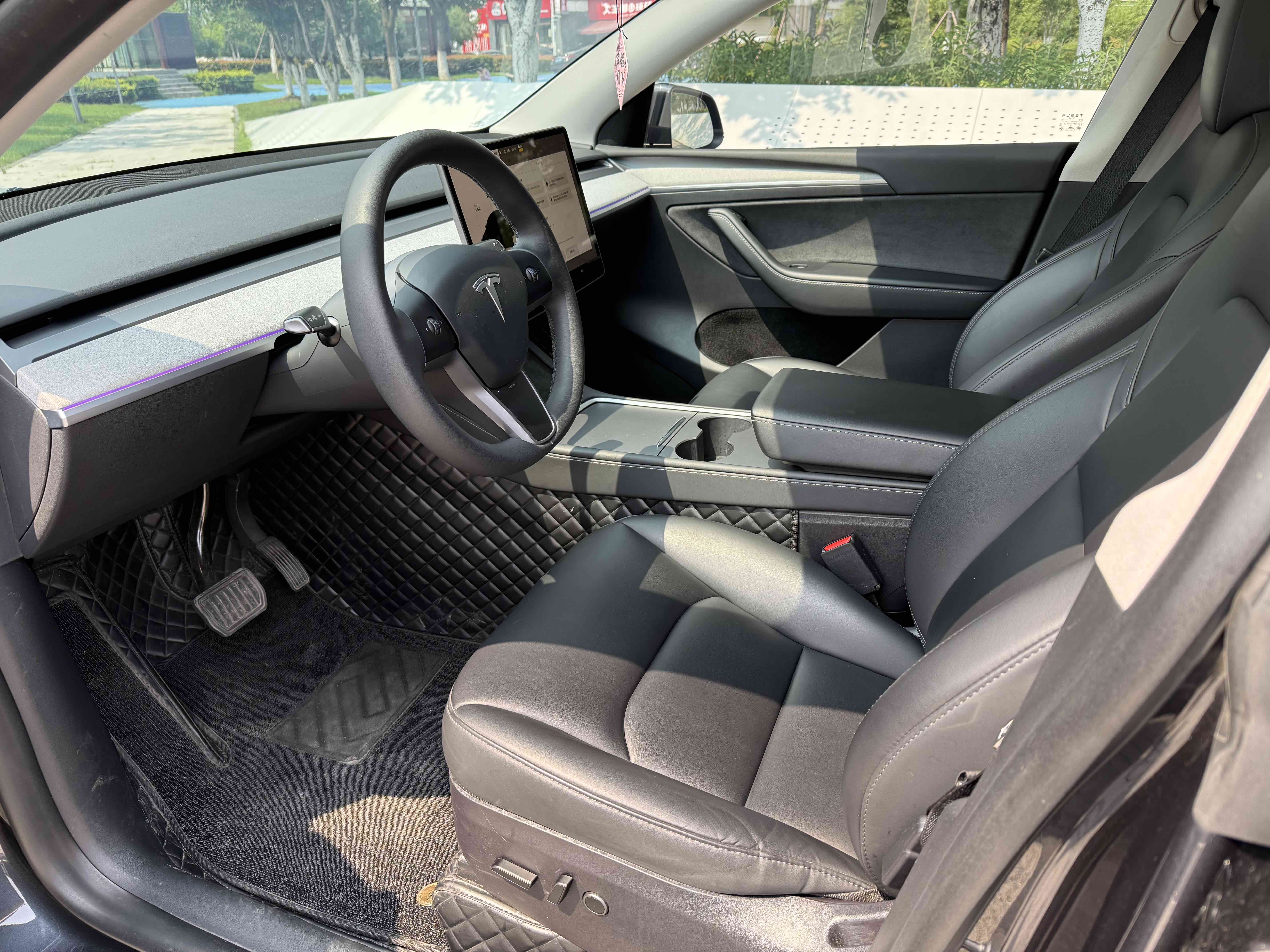 Tesla Model Y 2024 #8 Tesla Model Y 2024 car image #8