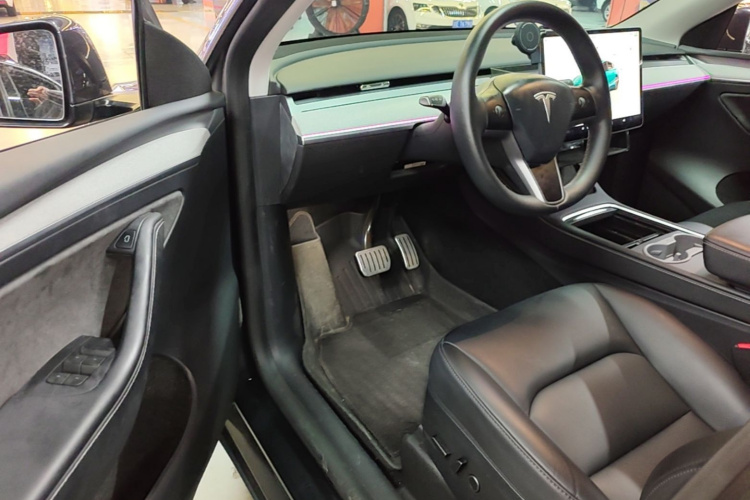 Tesla Model Y 2024 #16 Tesla Model Y 2024 car image #16