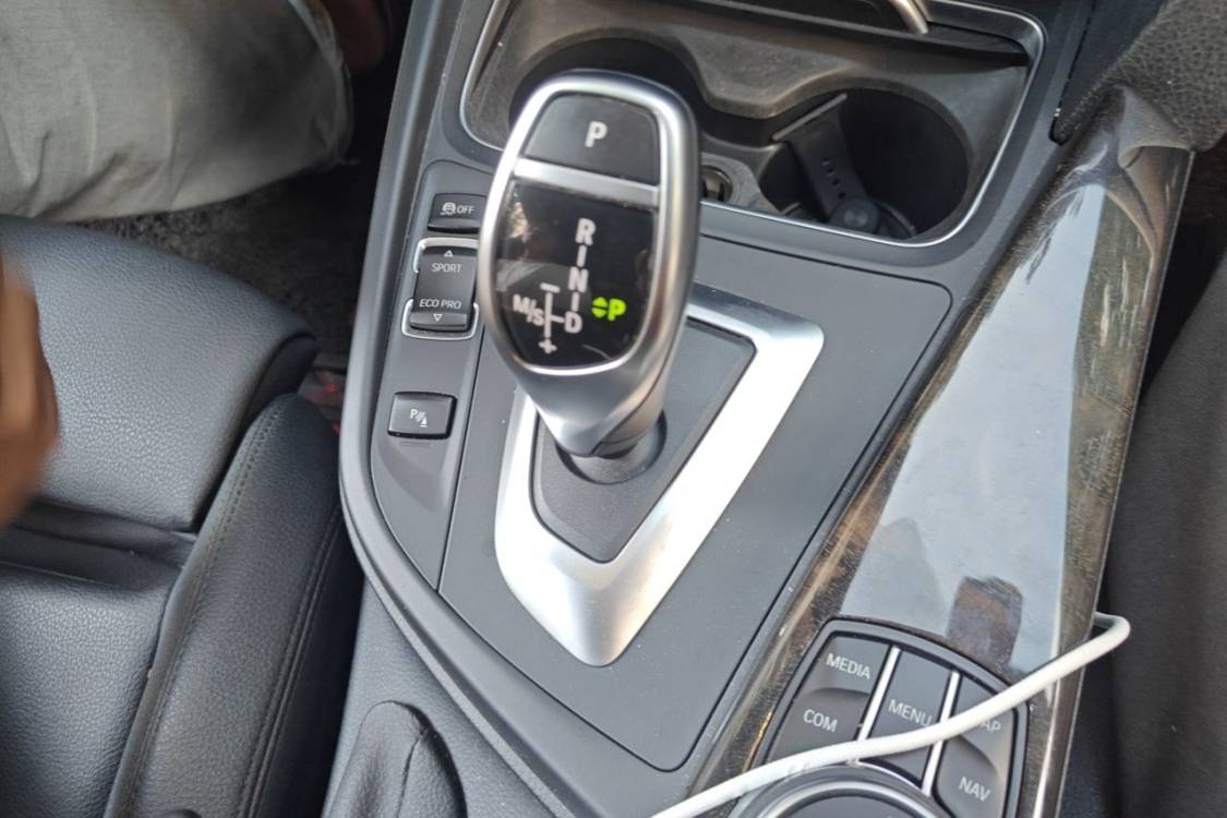 BMW 3 Series 2019 #29 BMW 3 Series 2019 car image #29