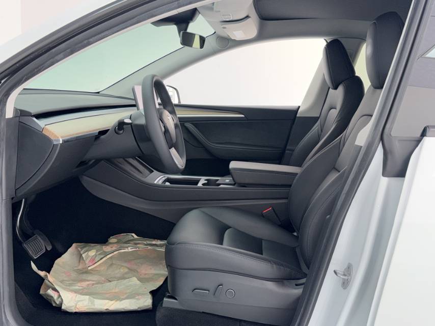 Tesla Model Y 2023 car image #4