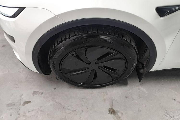 Tesla Model Y 2026 #9 Tesla Model Y 2026 car image #9