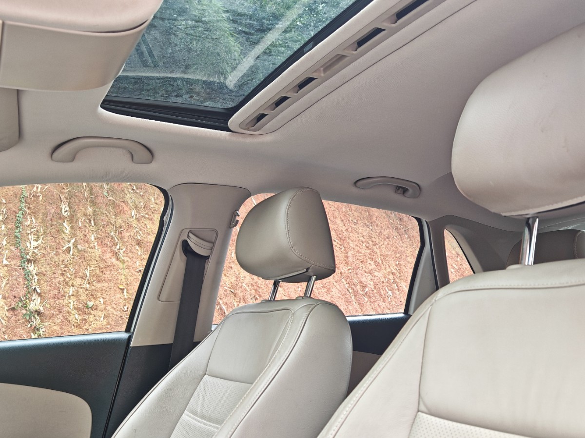Volkswagen Polo 2012 car image #9