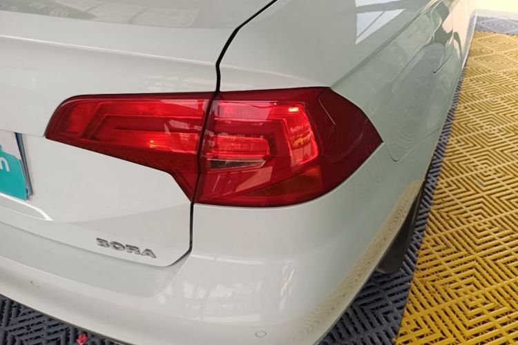 Volkswagen Bora 2016 car image #8