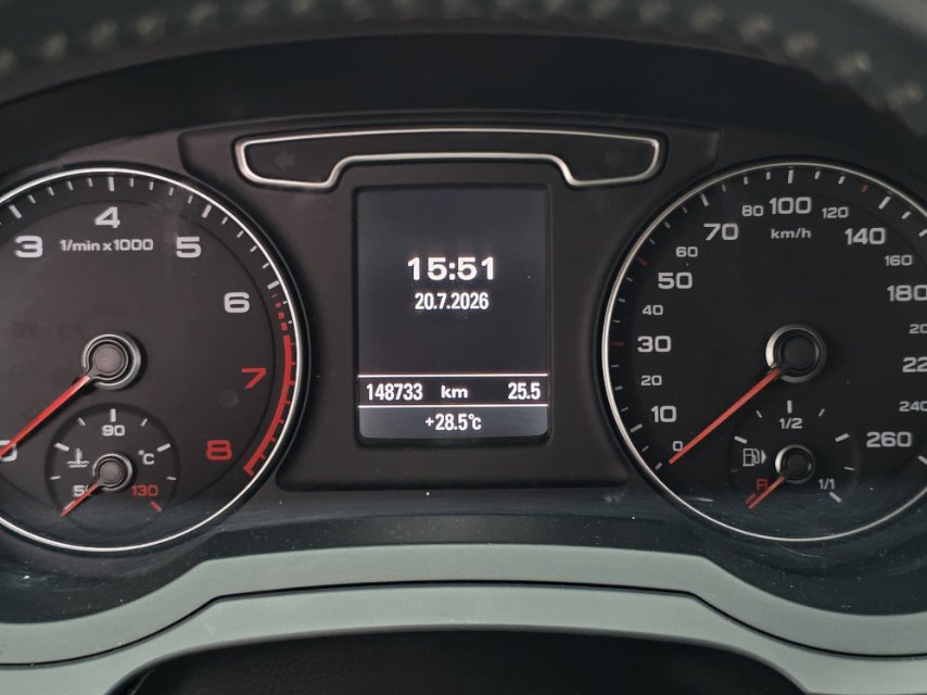 Audi Q3 2016 car image #6