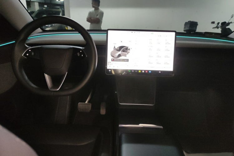 Tesla Model Y 2025 #12 Tesla Model Y 2025 car image #12