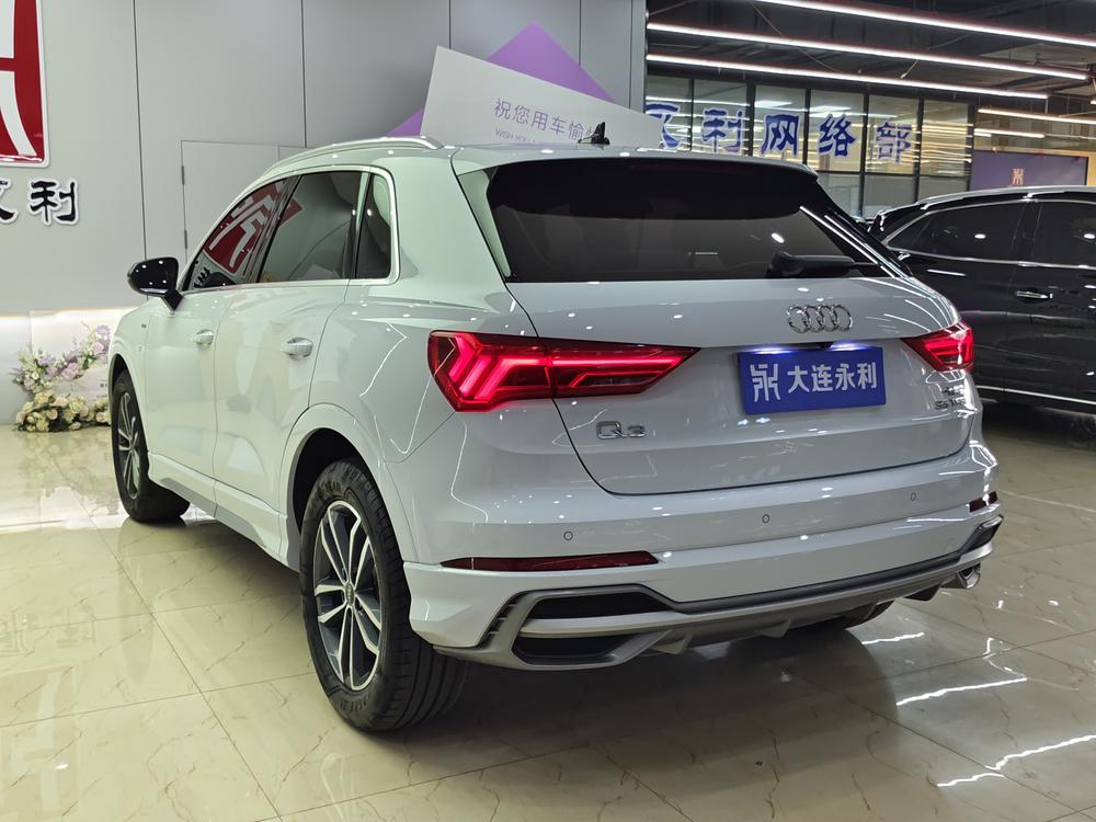 Audi Q3 2023 car image #5