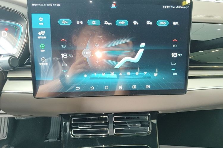 BYD Han 2023 car image #17