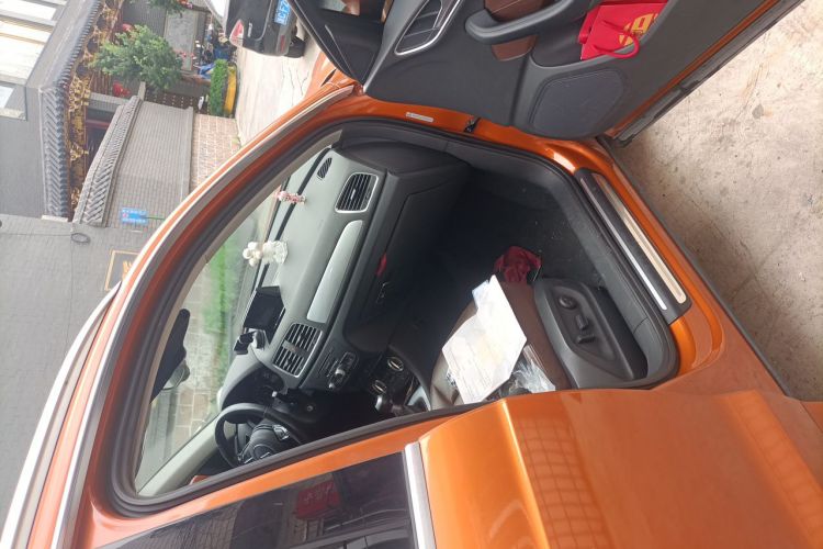 Audi Q3 2015 car image #21
