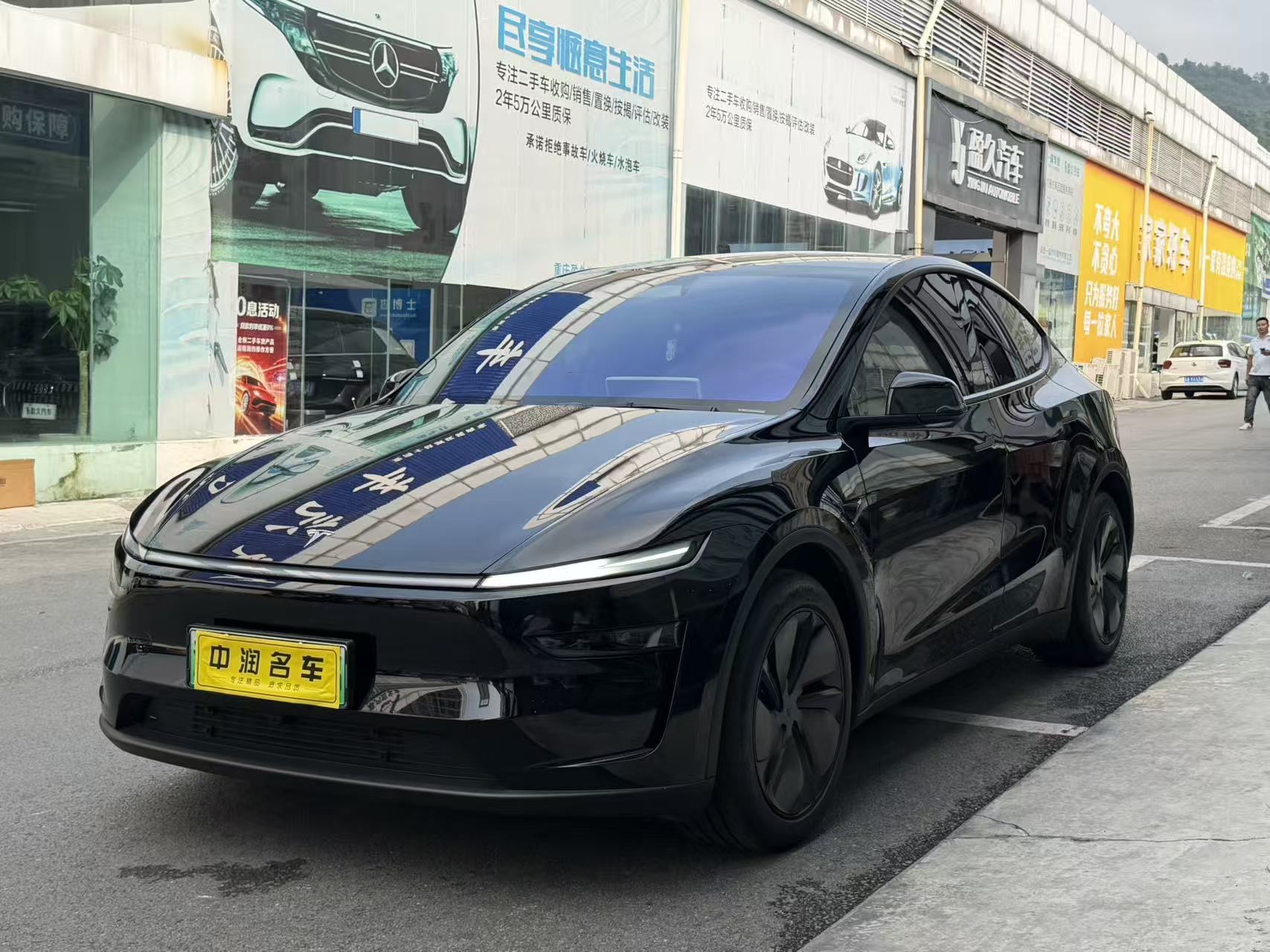Tesla Model Y 2025 car image 