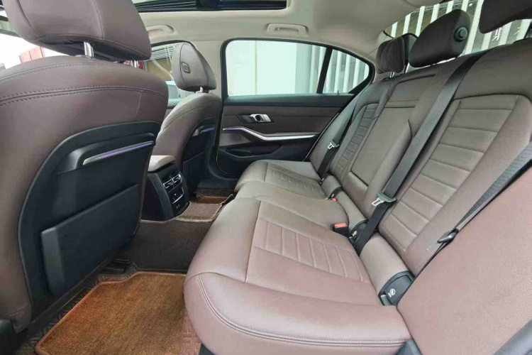 BMW 3 Series 2020 car image #16